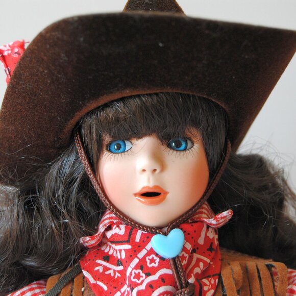Paradise Galleries Country Darlings MARIAH Musical Porcelain Doll 14" - Picture 2 of 6